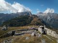 Freikofel, in primo piano Pal Piccolo, nelle nuvole Creta di Collinetta